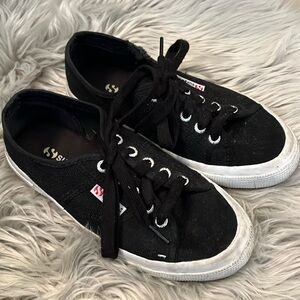 Superga sneakers size 6